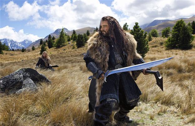 Hobbit fights off rivals atop New Year US box office