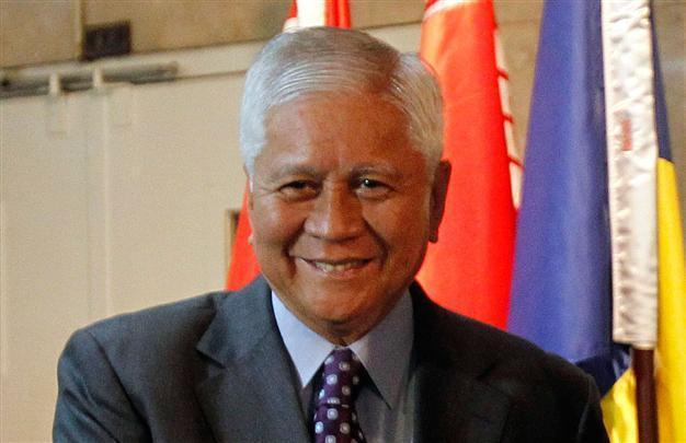 Philippines warns of very threatening China