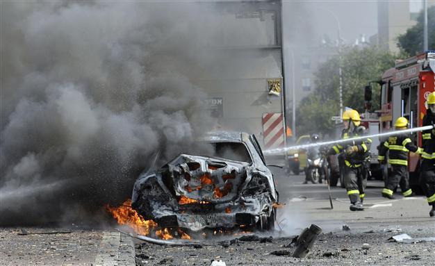 Car explodes in Tel Aviv, police say crime-related