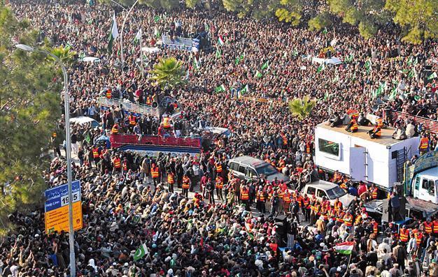 Court’s arrest order for PM fuels Pakistan crisis