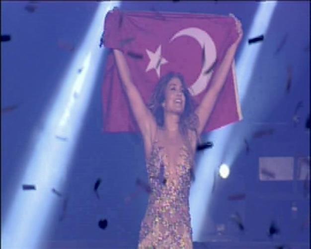 Lopez bids farewell to Istanbul audiences