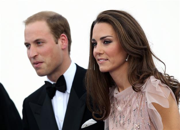 Buckingham Palace to hire a dishwasher