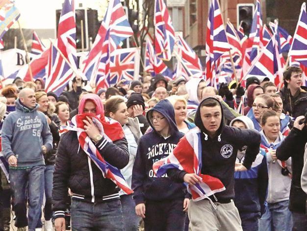 Union Jack dispute returns to N Ireland