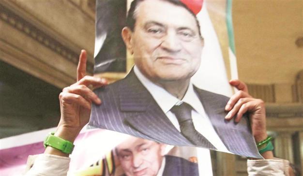 Court orders Mubarak retrial