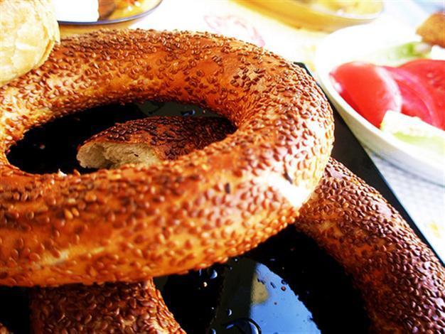 Simit, ‘daily food of poor,’ whets foreign appetite