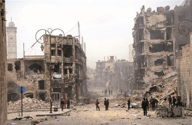 Syria jets hit Damascus and Turkey border town