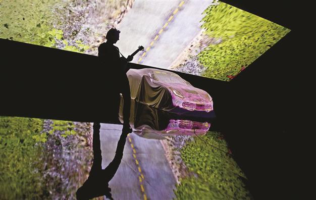 Car fair signals recovery, Toyota regains top seat