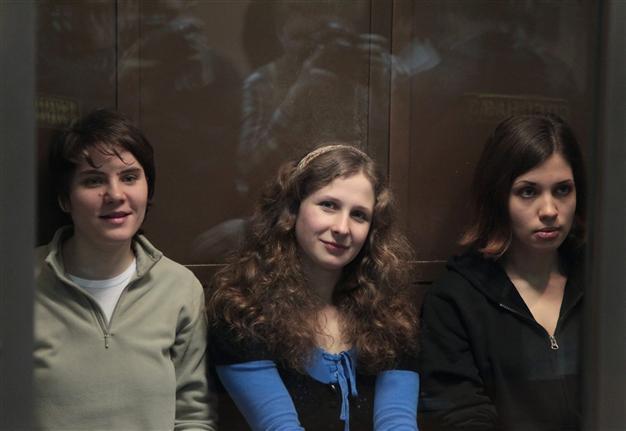 Russia restricts access to extremist Pussy Riot videos