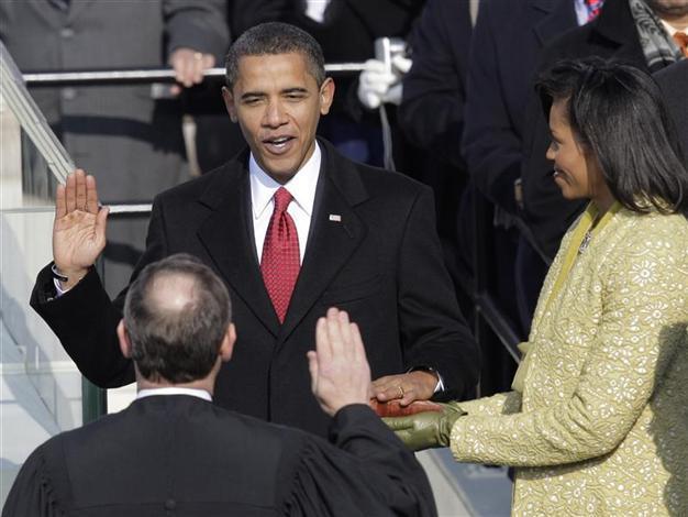 Obamas official oath in private on Sunday, public event on Monday