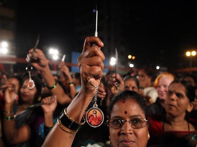 Amid rape fears, Indian party gives knives to women