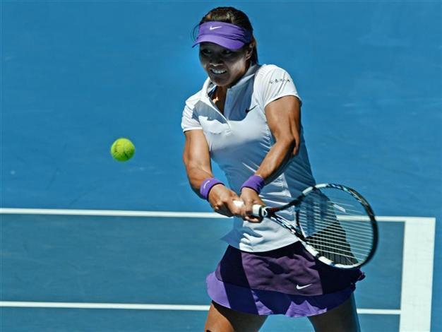 Li storms into final against controversial Azarenka