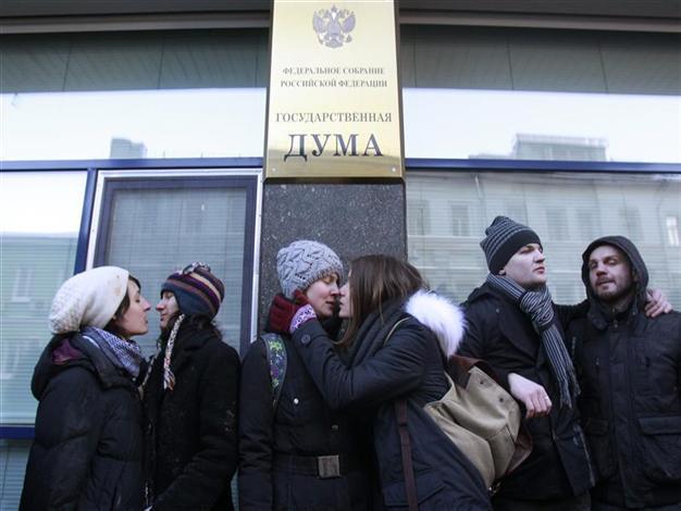 Russia prepares to advance anti-gay bill