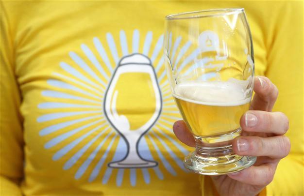 British beer sales fell 4.7 percent last year