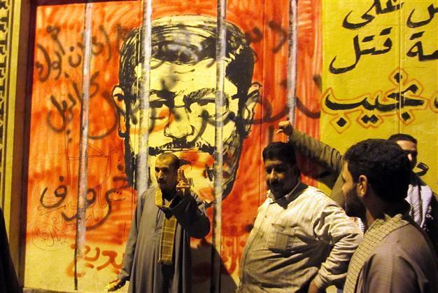Egypt Islamists chase opposition from presidential palace