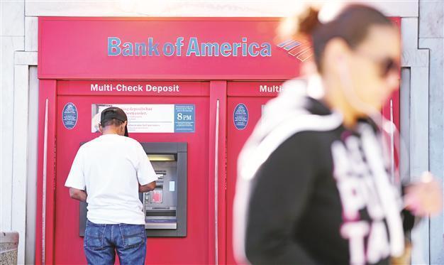 US banks report strong profits, more lending
