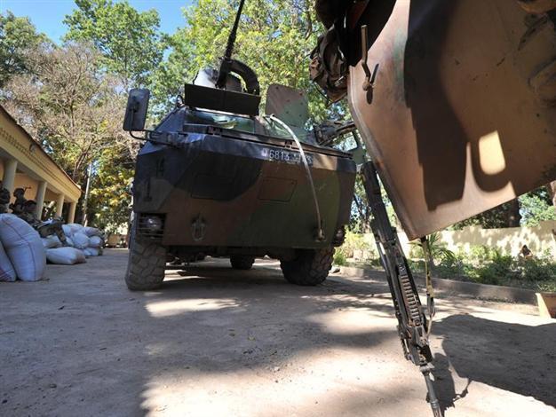 French armoured column enters central Mali town