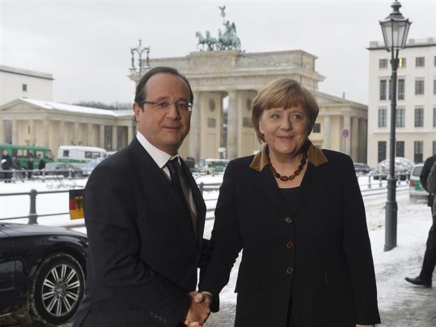 Germany, France paper over euro cracks in show of unity