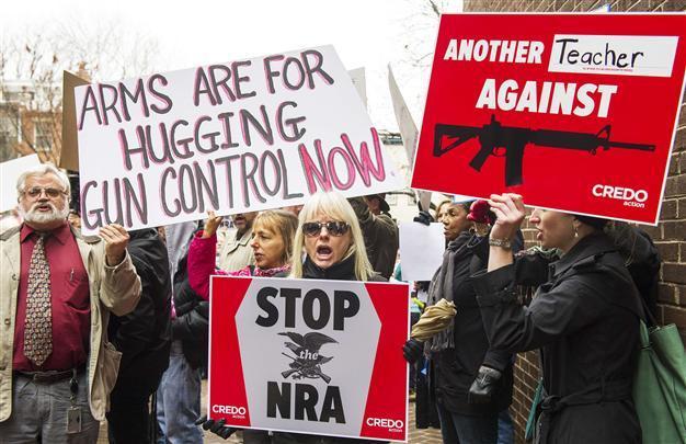 Gun lobby targets Obamas absolutism