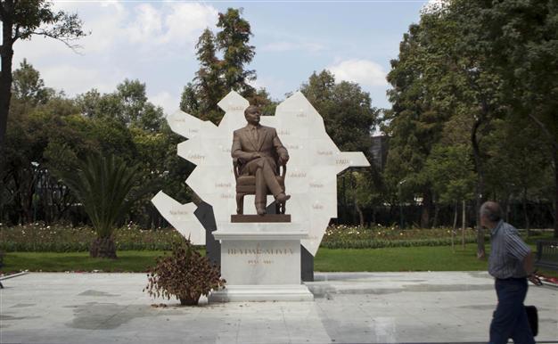 Mexico to move Aliyev’s statue