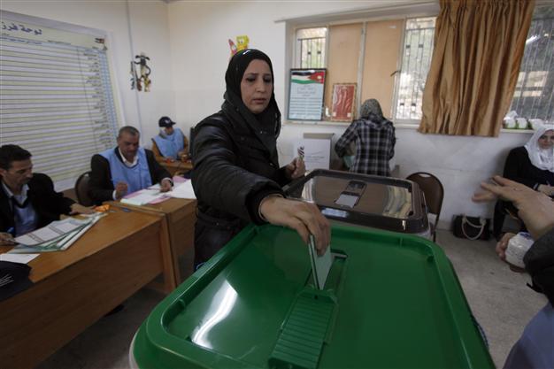 Jordanians vote in election snubbed by Islamists