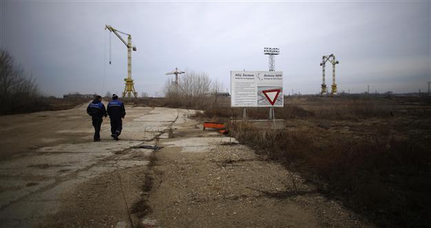Bulgarians vote in referendum on new nuclear plant