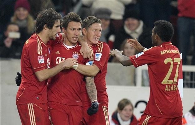 Bayern win in Stuttgart to extend lead, set record