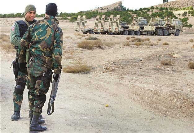 Tunis deploys special forces near Algeria