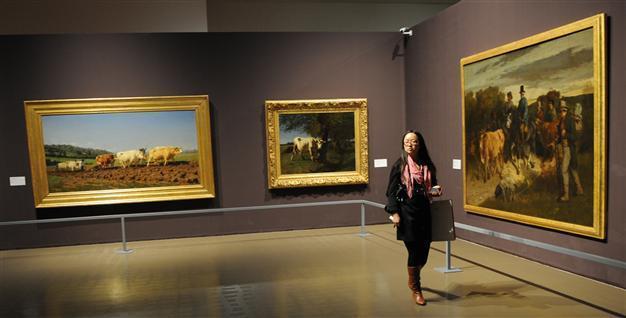 Poor family ordered to leave Paris museum