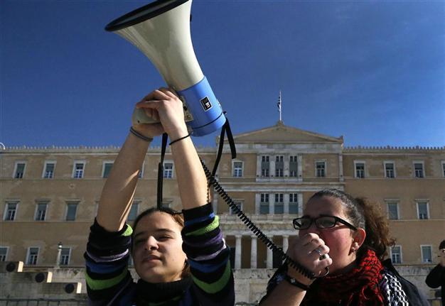 Protesters break into gov’t building in Athens