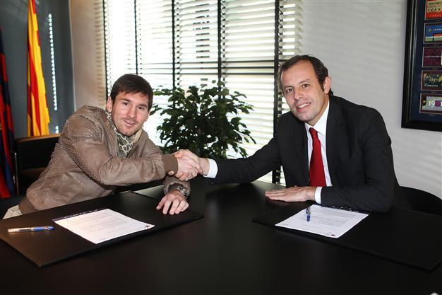 Barcelona’s Messi inks 2-year contract extension