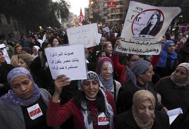 Protesters head to Tahrir Square ahead of rallies