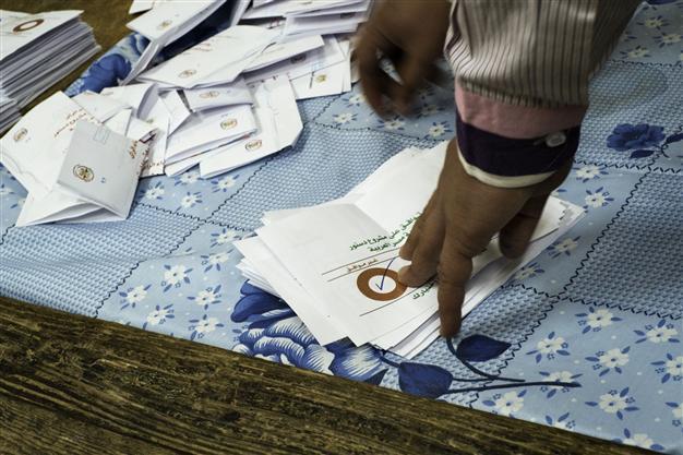 Islamists claim initial victory in Egypt referendum