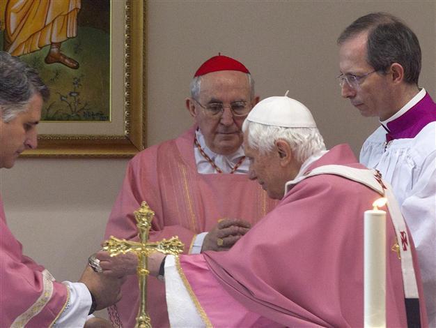 Pope prays for the families after US school massacre