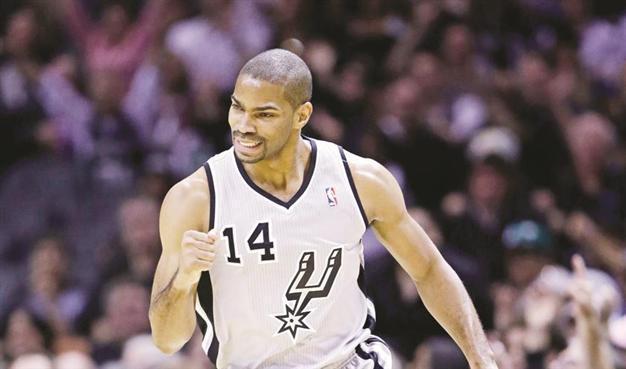 Spurs beat Celtics in good night for leaders