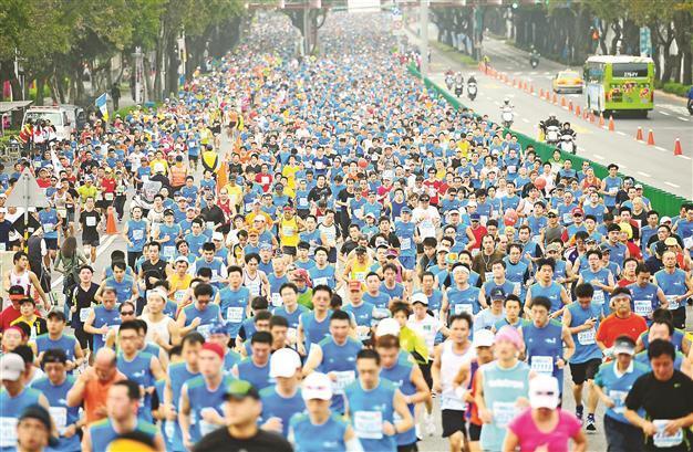 Kenyan runners sweep titles in Taipei Marathon