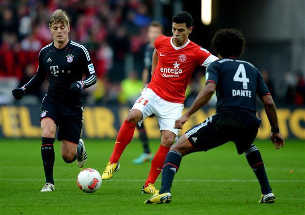 Brazil star Dante relishing England, Rooney clash