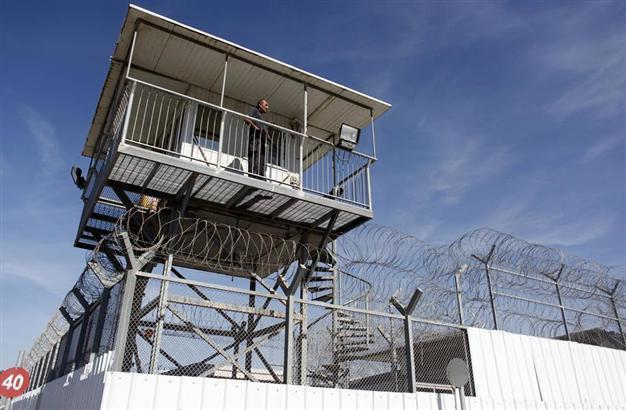 Israel guards didnt notice Prisoner X hanging for an hour
