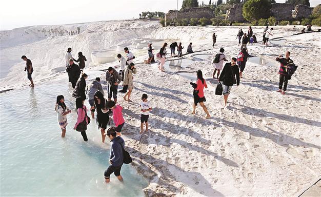 Arab tourists discover Turkey’s ‘cotton castle’