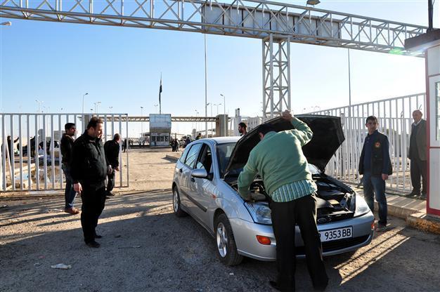 Ammunition seized in two cars on Syria border