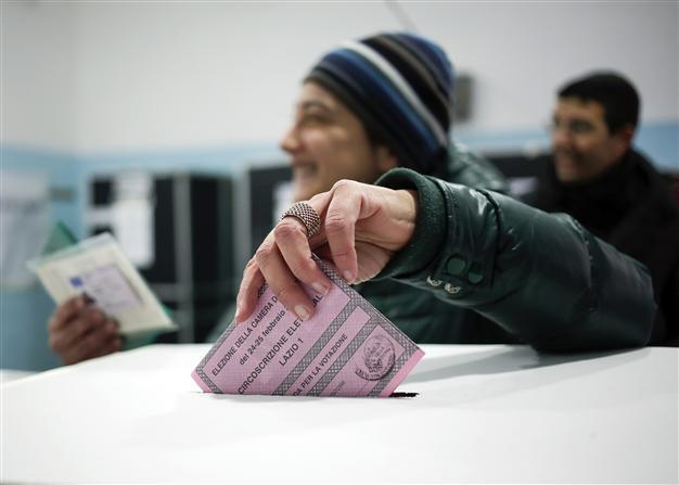 Euro weakens in Asia after Italy vote