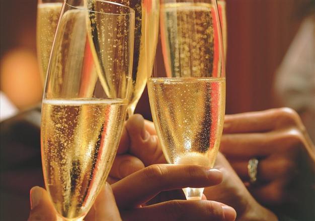 Turks drink less rakı, more champagne