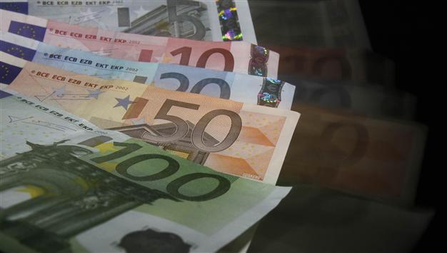 Guinean man detained in strange Euro fraud case