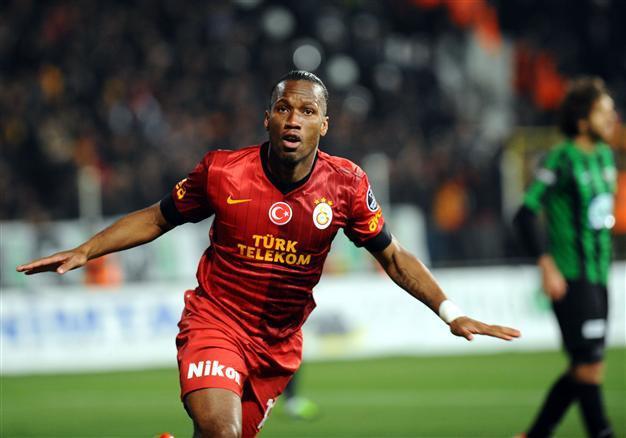 Turkish PM Erdoğan lauds Galatasaray’s new apple of the eye, Drogba