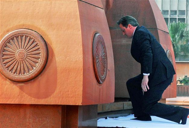 British PM Cameron makes historic visit to Amritsar