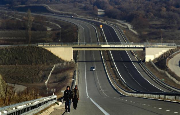 Turkey’s main opposition questions Davutoğlu on Greece’s border measures