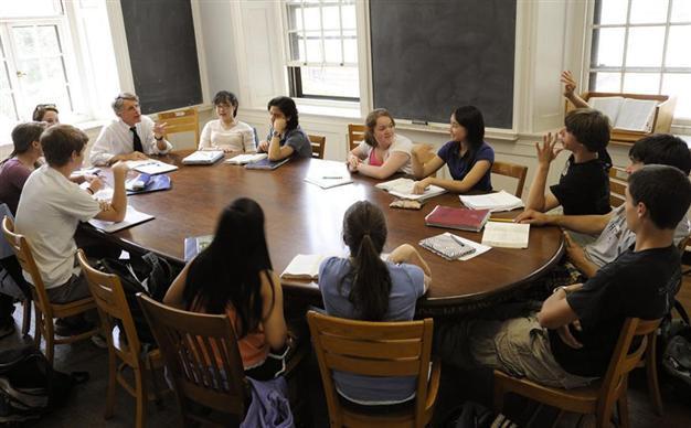 Greece shuts down minority schools in Western Trace