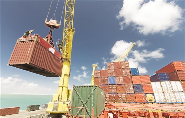 Trade deficit expands due to fall in gold sales