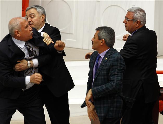 Argument breaks out at Parliament when CHP deputy slams idea of Syrian massacre as lies