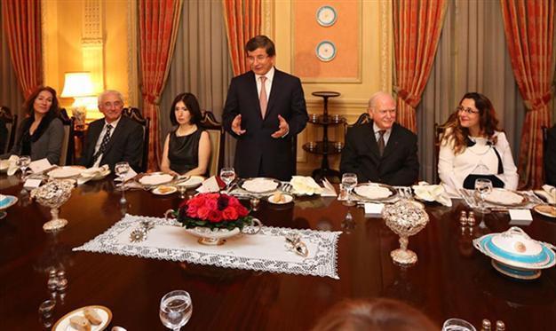 Turkish FM Davutoğlu meets Ottoman heirs