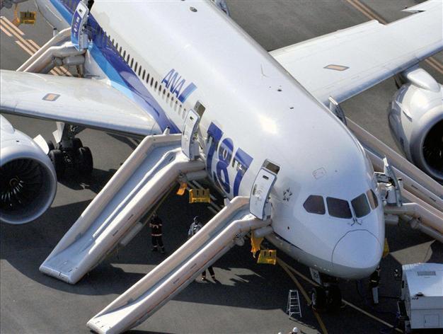 Dreamliner makes emergency landing in Japan